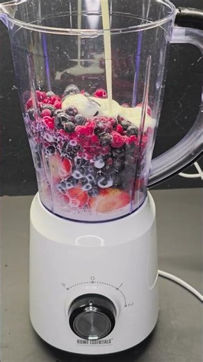 Crème glacée maison aux fruits rouges express en moins de 5 minutes !