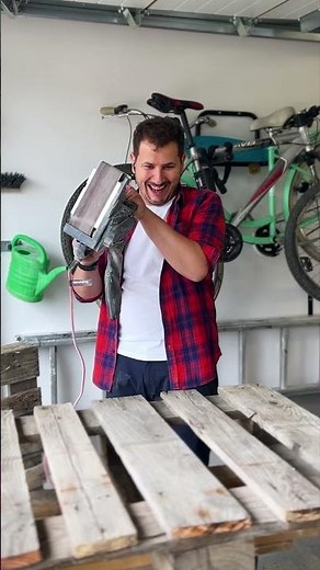 Co można zrobić ze zbędnej palety? Praktyczny stojak na rowery! 🚲
