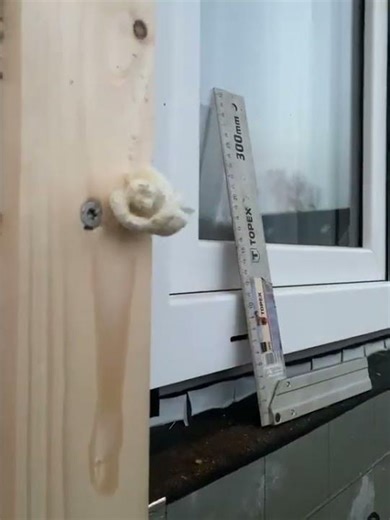 Oddly Satisfying Expanding Foam Slowly Sliding Down the Wall Estonia #relaxing