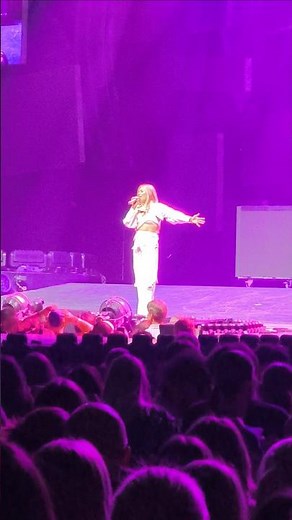 Becky Hill - Remember - LIVE - Royal Arena Copenhagen 19. Okt 2025 #beckyhill #remember