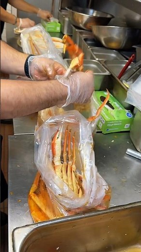 Assembling the Ultimate Seafood Boil in a Bag #seafood #youtubeshorts #asmr