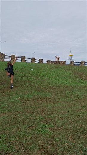 ¡Orgulloso de ese putt en discgolf!