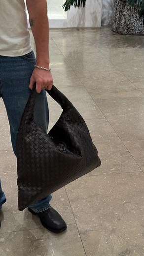 Ethan Gaskill on Instagram: "let’s unbox my new bag — id: @newbottega large hop in color fondant #mensbag #bottegaveneta #unboxing #mensfashion"