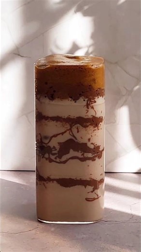 Café dalgona con doble chocolate 🍫☕️ #coffeetime #icedcoffee #coffeelover #relaxing #asmr