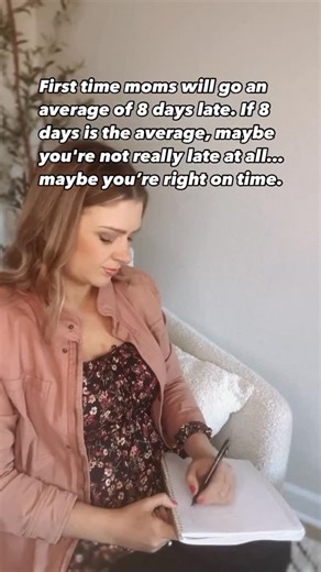 Karen Welton | Doula | Birth Coach on Instagram: "Did you know that only 4% of babies come on their due date? 🤯 And first time Moms will go on average eight days past their due date. Maybe it’s not your body or baby that’s broken, but our modern maternity system that is obsessed with trying to control a natural process. 💁‍♀️ If you’re feeling pressured to induce for “post dates,” remember, Nature never hurries, yet it is always on time. 🌺 👩‍💻 In the Pain Free Birth E-course, there is an exp