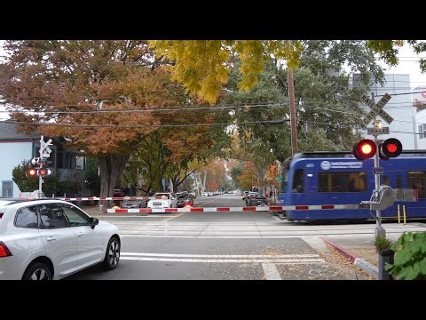 17th St. Railroad Crossing | SacRT Light Rail Trains| Sacramento CA