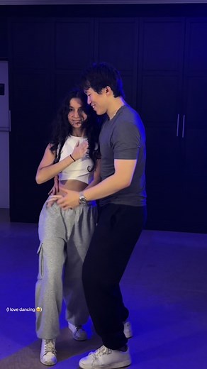 Experimenting with new moves and working on cleaner isolations 😮‍💨🔥 #bachata #conristyle #dance #bachatafusion #latindance