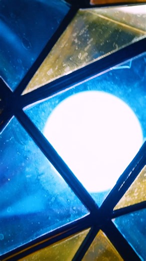 La tournée Autour du Soleil pourrait se raconter. Mais elle se vit surtout, sur scène. Paris - Théâtre de l'Atelier - 17 au 21 mars 2026 Billetterie officielle de la tournée : https://www.concert-auguri.fr/fr/arthur-H-et-pierre-le-bourgeois La H team Rising Bird Music Auguri Productions naïve | arthur h.