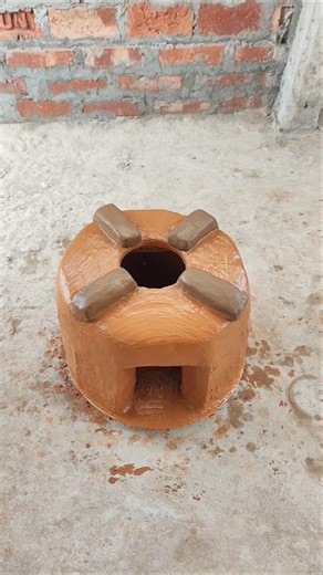 Making a beautiful clay chulha in village style || Handmade chulha 😍 #shorts