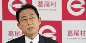 Japan Adopts View That Huge Government Debt Doesn’t Matter