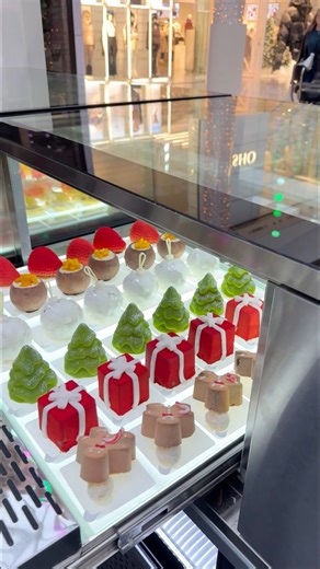 The Eclectic Collection, Westfield White City 🍰 #london #desserts #Christmas | London Ideas