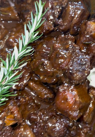 Hearty Red Wine Oxtail Recipe for Ultimate Comfort | Relationship Goals
