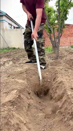 🚜🌱 This Hand Tool Makes Digging Garden Trenches So Easy!
