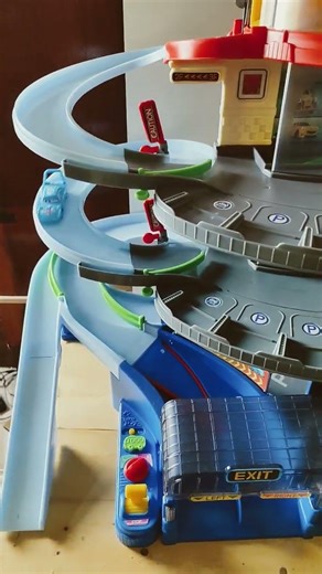 hot spinning cars on drifting