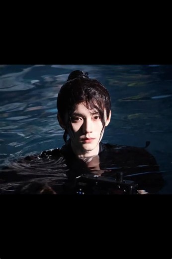 Xie Yanlai didn't actually fall into the water. This is a fall into the abyss #周翊然 #AshestoCrown #翘楚
