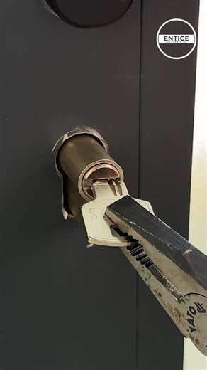 Stuck key removal using fishing hook #stuck #removal #fishing