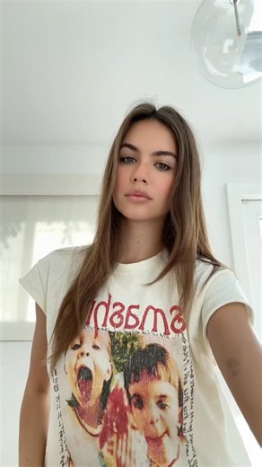 Alex Lee-Aillón on Instagram: "Top of the morning to ya - ̗̀✦ skin prep: @tataharperskincare hyaluronic gel moisturizer @violette_fr boum-boum milk Makeup: @elfcosmetics eyebrow gel @givenchybeauty prism libre loose powder (03 voile rose) @saiebeauty powder brush in shades Mia & Ciao @narsissist orgasm rising eyeshadow palette (push it) used on eyes and lips @freck freckle pen @clarinsusa wonder perfect 4D mascara @lancomeofficial juicy tubes original gloss @beekman1802 moisture mist in coconut 