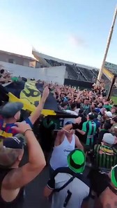 La gente de Nueva Chicago Argentina, hoy para el partido vs Sacachispas por la primera B nacional AFA, mostrando trapo robado a Almirante Brown | Barra Brava Fotos- Sudamerica