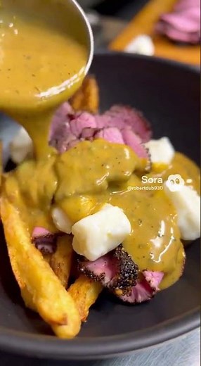 SMOKED MEAT POUTINE 🔥 The best Quebec recipe (ULTRA delicious!)