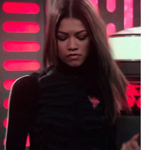 Choosing the Perfect Lip Gloss: Tips and Tricks