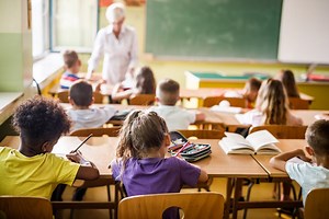 Education affective et sexuelle à l'école : voici ce que contient le programme de la maternelle au lycée