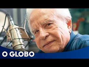 Cid Moreira completa 50 anos de TV Globo e entra no Instagram