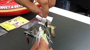 Lucky Craft Japan G-Nius Project Original Special Blade System Il sistema G-Nius permette il tuning veloce di qualsiasi esca con filo metallico, permettendo di modificare impatto visivo ed aumentare drasticamente le vibrazioni ed il flashing. Il G-Nius costituisce un valore aggiunto su pesci che non reagiscono ai classici spinnerbait o per la pesca in ricerca su bass o altri predatori che sono in caccia di pesce foraggio ammassato nei vari strati d'acqua. #LuckyCraft #bassfishing #fishingtackle 