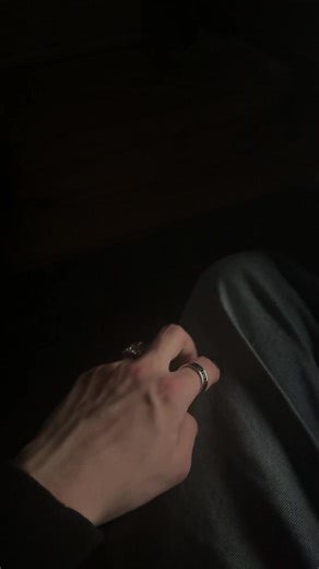 Veiny Hands Trend: Rings and Hand Aesthetics