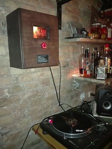 Radio Streaming Box with On-Air Sign #piday #raspberrypi @Raspberry_Pi