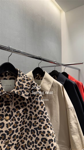 田中里奈／Rina Tanaka | お買い物記録。 MACKINTOSH六本木店へこの春のスプリングコートを探しに。 色んなコートを試着しつつ、店員さんに提案されて運命を感じたコートは、当初のお目当てのものとは全然違う、白のフード付きのショートジャケット。 ✔︎RAINTEC SKYE PARKA SHORT... | Instagram