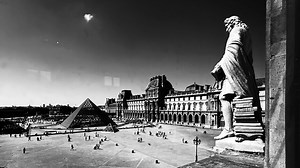 Braquage, cambriolage, vol : de quoi parle-t-on exactement dans l’affaire des bijoux napoléoniens dérobés au musée du Louvre ? - RTBF Actus