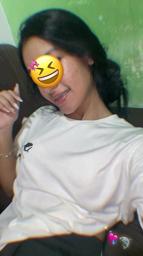 Sofiaa_rochaz04 profile highlights: cute shark sticker & heart emojis