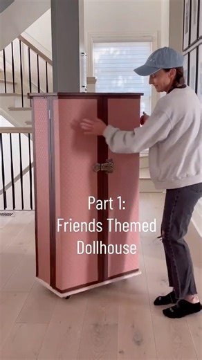 Watch me build an entire Friends set in miniature #satisfying #crafts