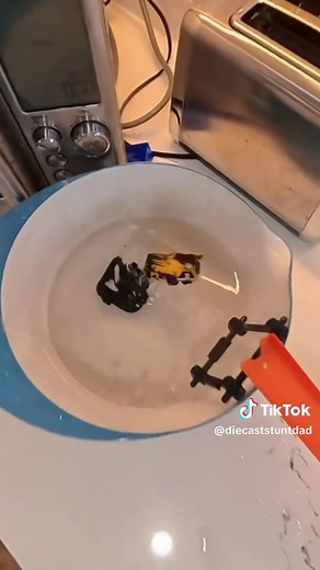 I had to roll it back and do another color shifter track with a little extra technical spin to it. I made so many big water messes in the kitchen in the process of making this video. #hotwheels #insta360X5 #colorshift #stuntdad #diecast
