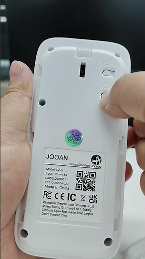 How to remove the back cover of the doorbell