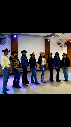 Clase y ensayo del 28 de Octubre... #VamosConTodo #countrymusiclovers #CowboySoul #countryschool #arteparacompartir Country club Line Dance Av FABIAN ONSARI 854 - WILDE Una Escuela con Clase... | Country club Line Dance