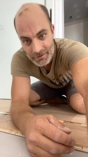 Nettement plus jolie 😍 #ehsalut #steph_aria #oscillante #chambranle #porte #parquet | A2cm