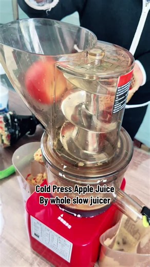 Apple juice fast making! No need cut? Yes! #juicer #slowjuicer #juicermachine #commercialjuicer #coldpressedjuice #juicerecipe #coldpressed #commercialkitchen #restaurant #juicebar