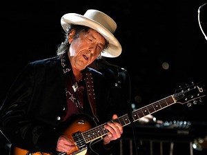 Bob Dylan's Chrysler Super Bowl 2014 ad stirs rockstar sellout debate