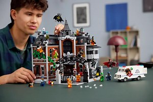 LEGO unveils an epic Arkham Asylum set