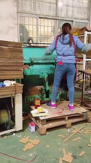 Paper box die cutting equipment- Good tools and machinery make work easy