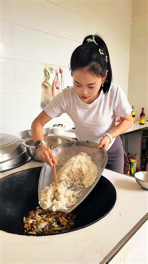 Wild Galla Chinensis Harvest: Nature's Treasure for Family