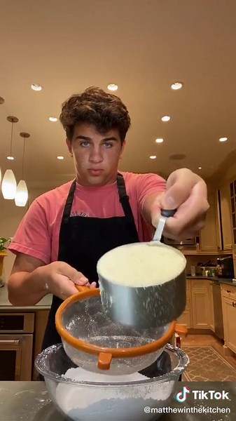 French macarons are trendy and so delicious! Let’s bake them! #fyp #macarons #macaron #baking #cooking #recipe #recipe #trend #bakingrecipe #dessert