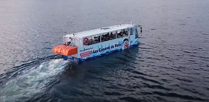 Vidéo. Paris : un bus amphibie fait visiter la capitale en plongeant dans la Seine