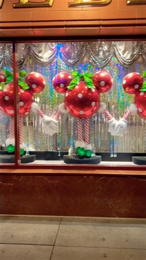 Disney Worlds Most Glam Windows That Move ! #waltdisneyworld #disneychristmas #hollywoodstudios