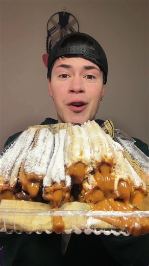 🔥Comiendo Churros con manjar 😍 lean el dato @churrosking_ccp en Instagram #asmr #comida #mukbang #churros #bastirojas