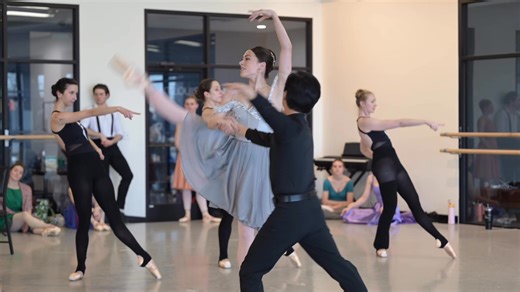 Our final rehearsals are under way this week for our Winter Series! 🔥 Here is a peek at rehearsal for @gen.horiuchi ‘s St. Louis Blues..You don’t want to miss this fun and sultry piece, complete with live band and the musical stylings of jazz singer Denise Thimes..Feb. 14 & 15 at the @touhillumsl . Tickets at @metrotix_official .#stlouisballet | Saint Louis Ballet