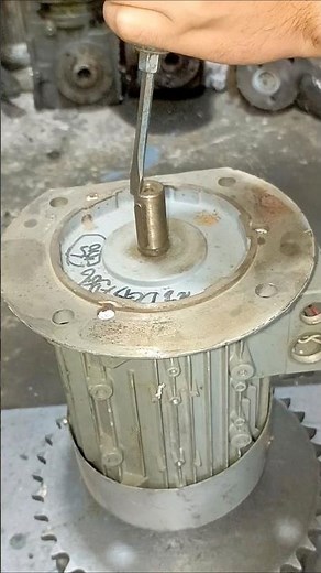 Extracting Shaft Key with Screwdriver & Hammer #gearbox #shorts