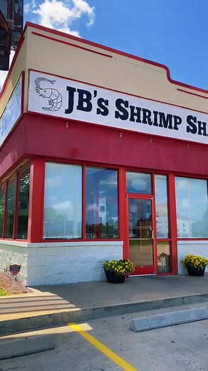 Come join us at JB’s Shrimp Shack for our delicous seafood, appetizers, and homemade cakes!🦀🦐 #seafood #shrimptok #foryou #foryoupage
