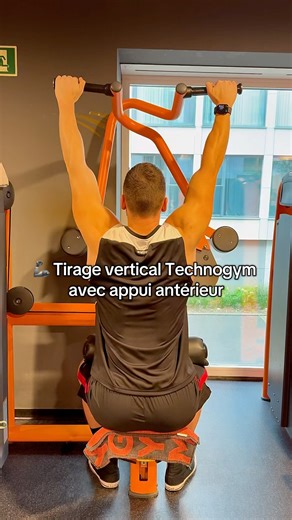 Tirage vertical Technogym avec appui antérieur 💪🏻💪🏻 Une super machine ➡️ #musculation